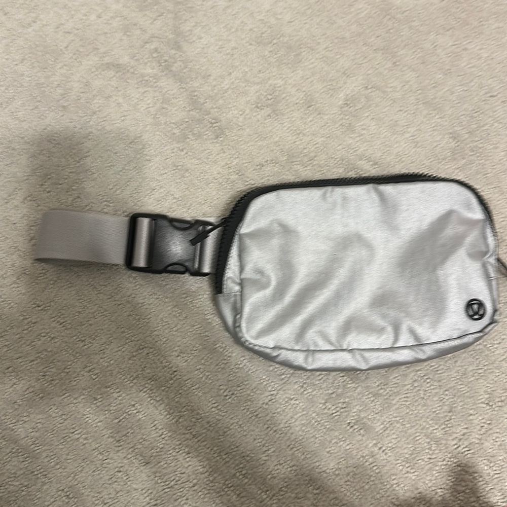 Lululemon Everywhere Belt Bag